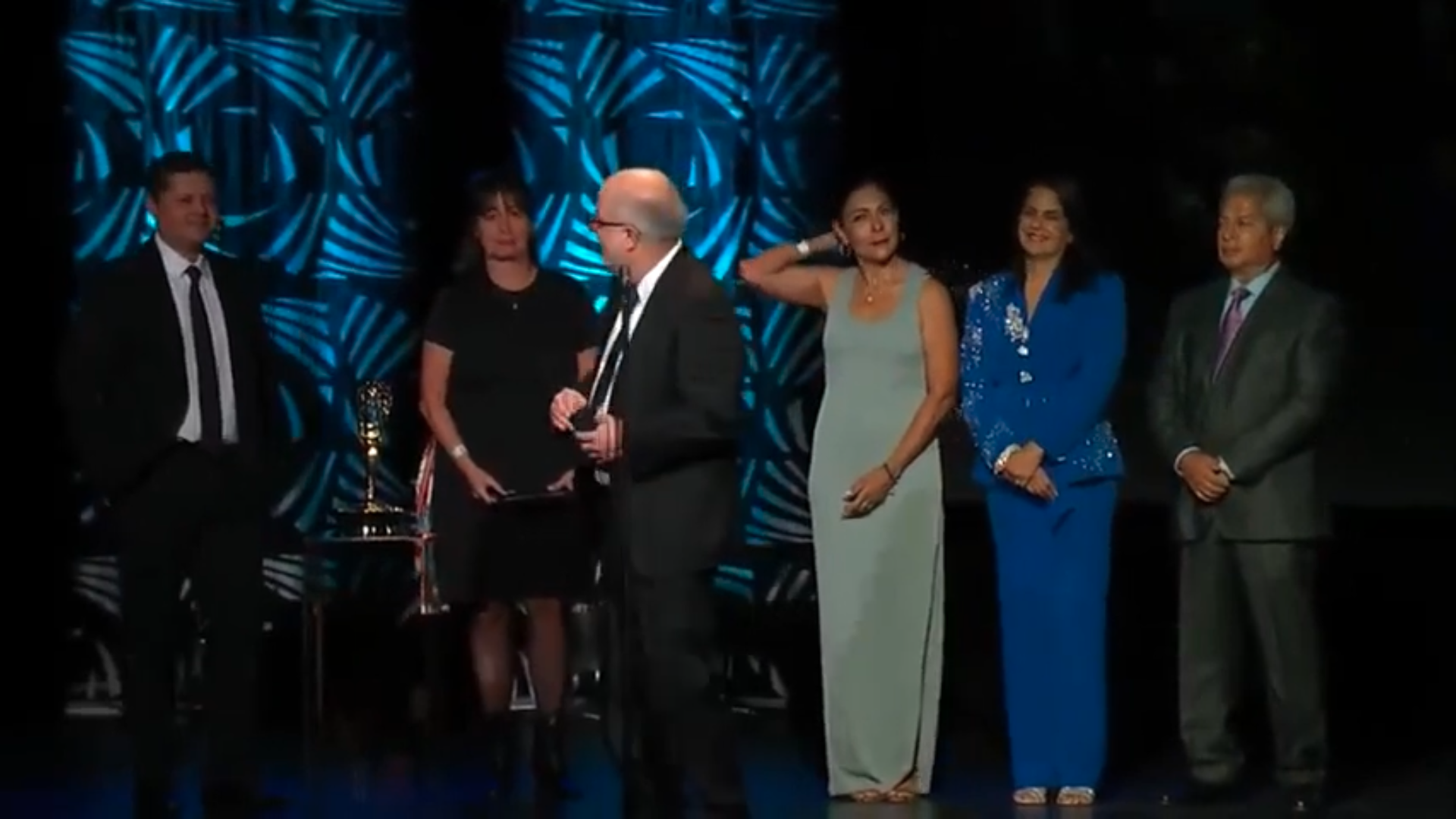 Entrega del EMMY 2022 al equipo de periodistas de “Univisión Investiga”. Una investigación en México en la que Ahtziri participó.