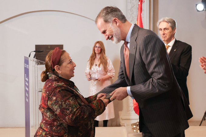 Lupita Aguilar, madre buscadora de Jalisco es reconocida por rey de España.